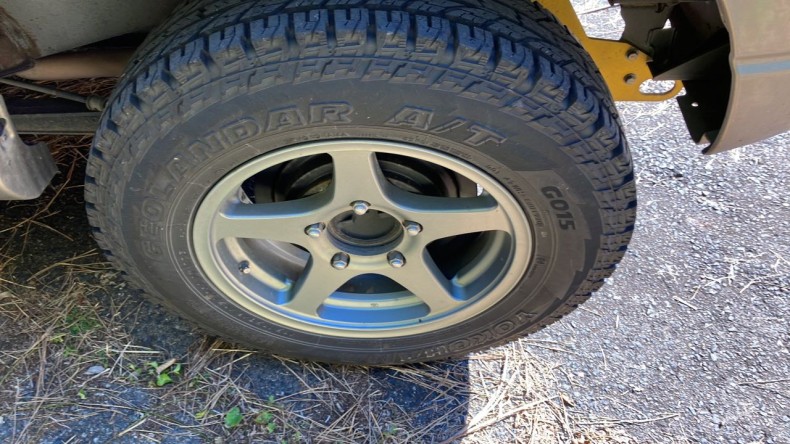 タイヤホイール前