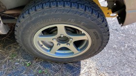 タイヤホイール前