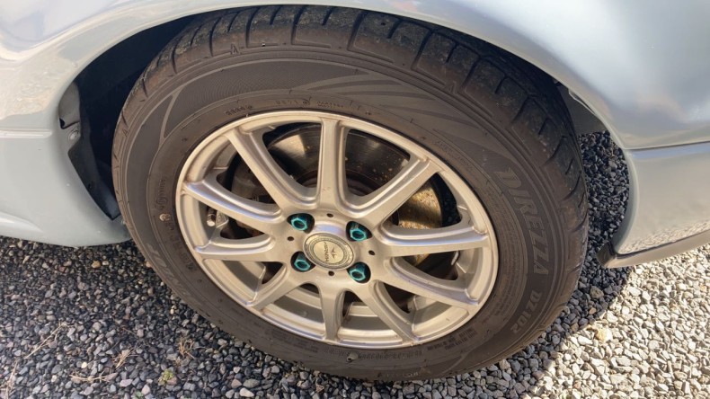 タイヤホイール前