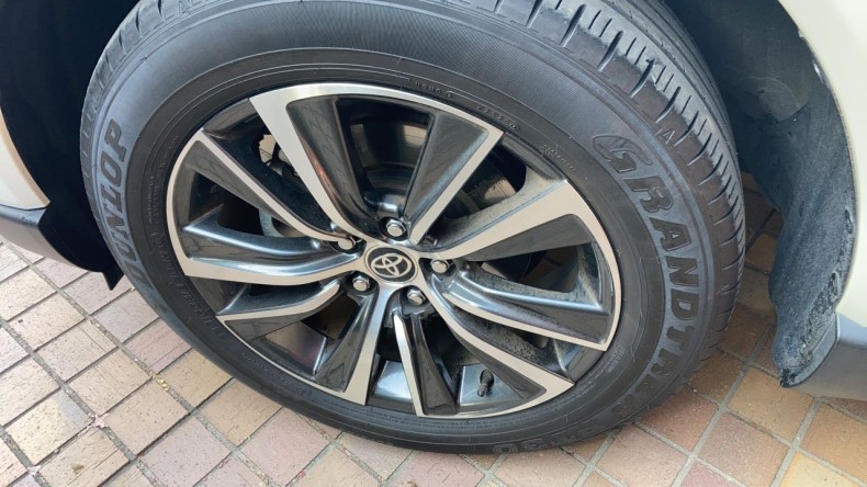 タイヤホイール前