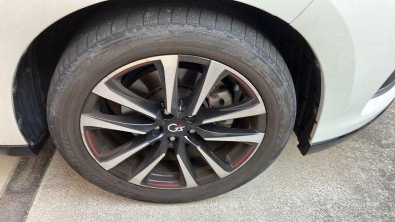 タイヤホイール前