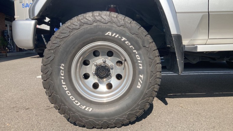 タイヤホイール前