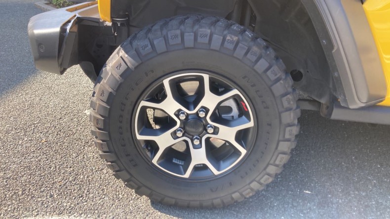 タイヤホイール前