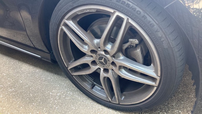 タイヤホイール前