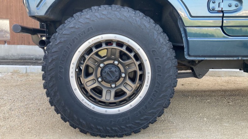 タイヤホイール前