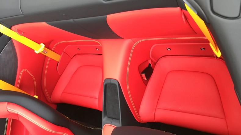 内装後方シート