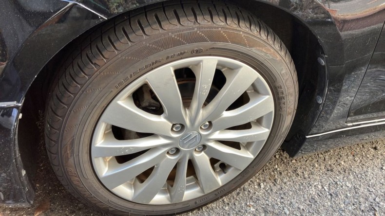 タイヤホイール前