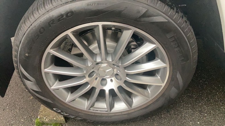 タイヤホイール前