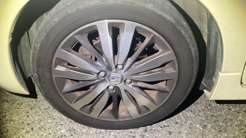 タイヤホイール前