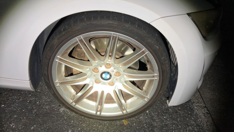 タイヤホイール前