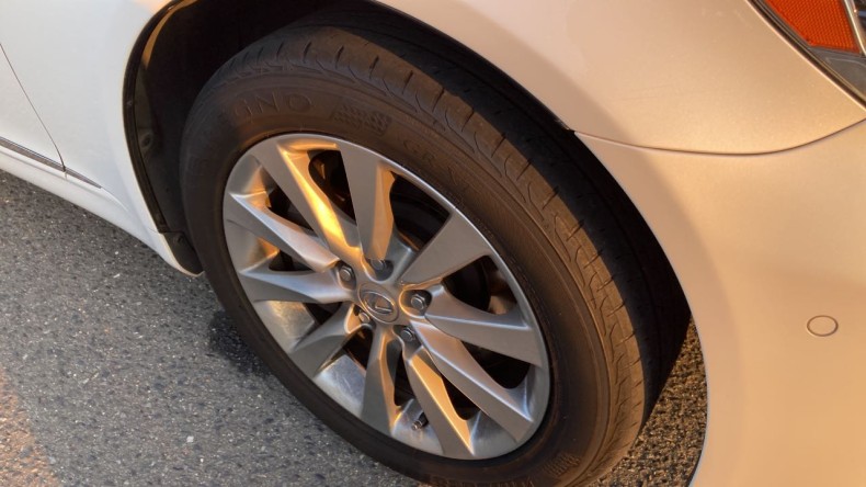 タイヤホイール前