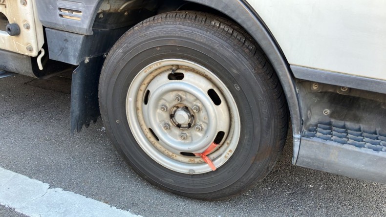 タイヤホイール前