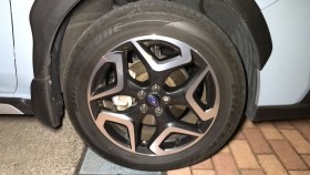 タイヤホイール前