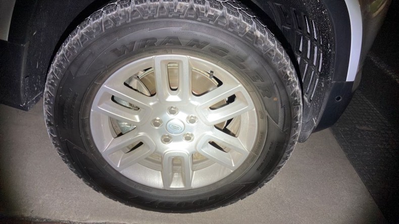 タイヤホイール前