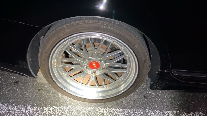 タイヤホイール前