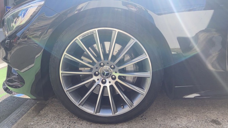 タイヤホイール前