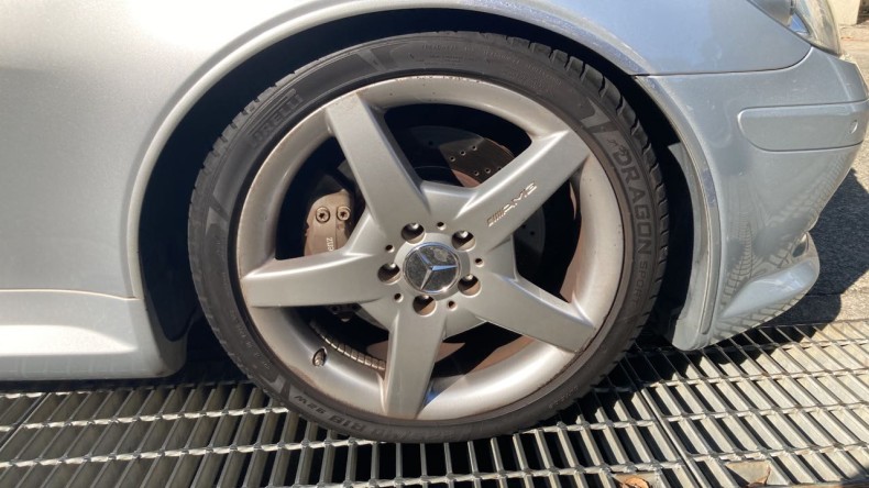 タイヤホイール前