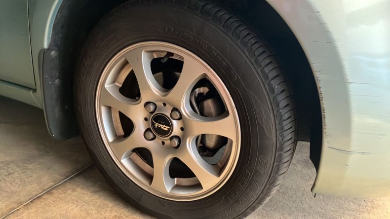 タイヤホイール前