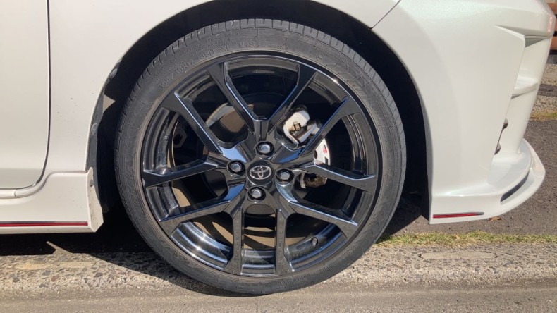 タイヤホイール前