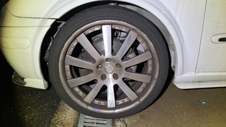 タイヤホイール前