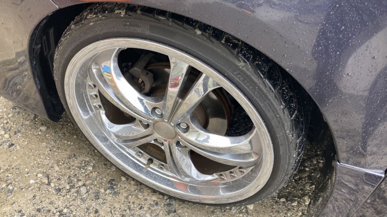 タイヤホイール前