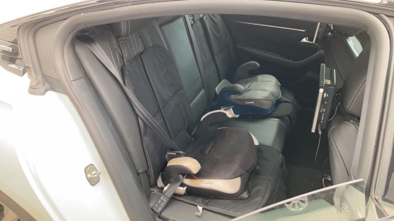 内装後方シート