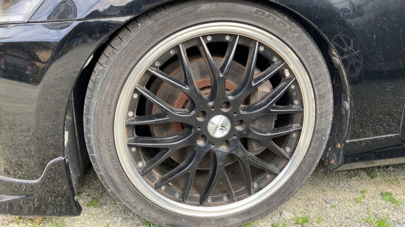 タイヤホイール前