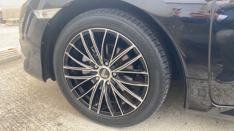 タイヤホイール前