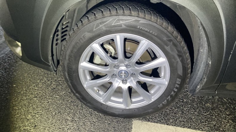 タイヤホイール前