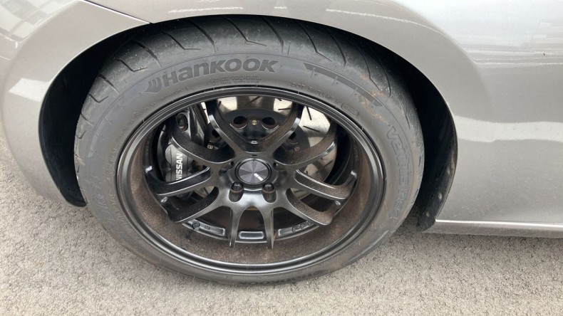 タイヤホイール前