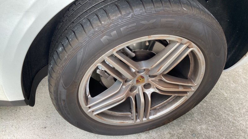 タイヤホイール前