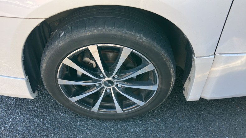 タイヤホイール前