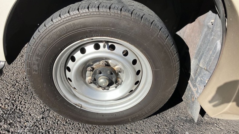 タイヤホイール前