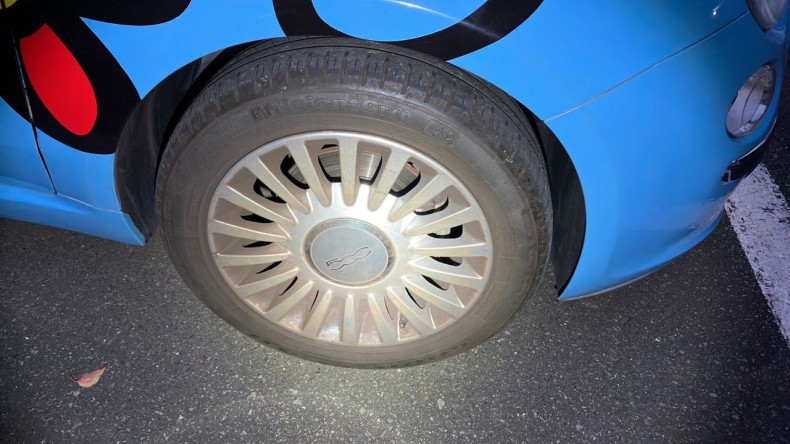 タイヤホイール前