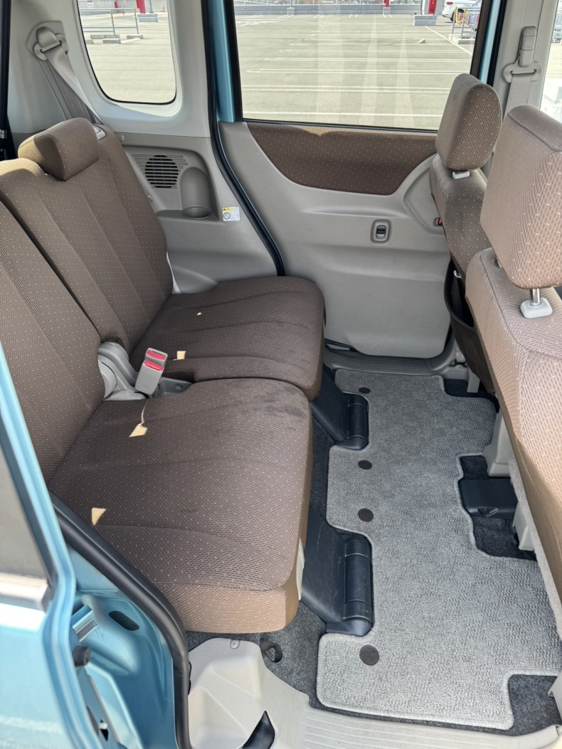 内装後方シート