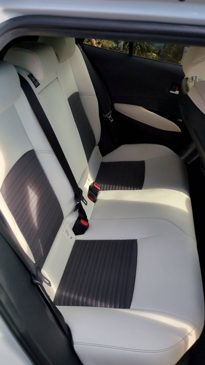 内装後方シート