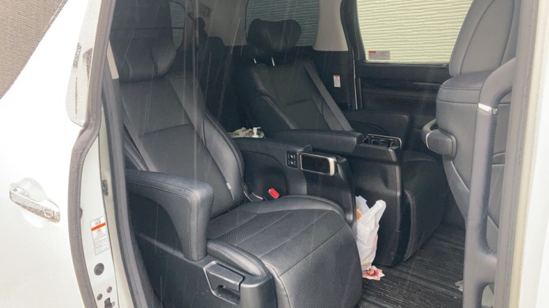 内装後方シート