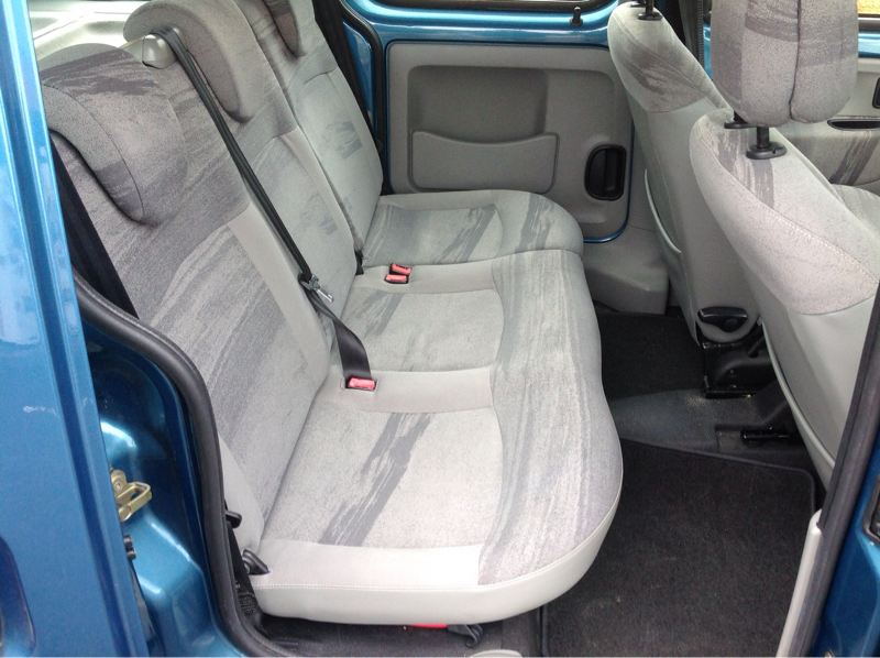 内装後方シート