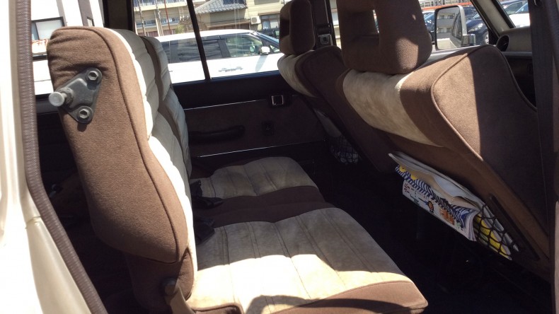 内装後方シート