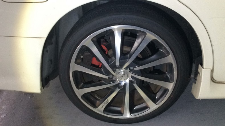 タイヤホイール前