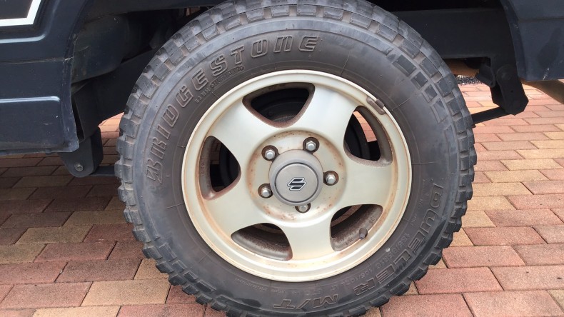 タイヤホイール前