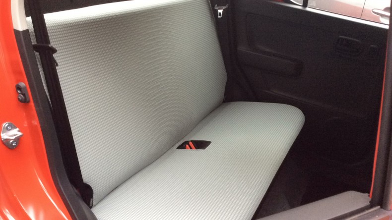 内装後方シート