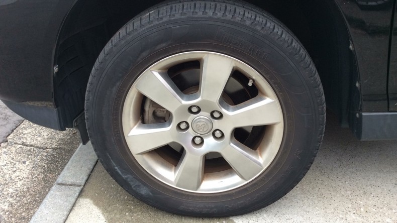 タイヤホイール前