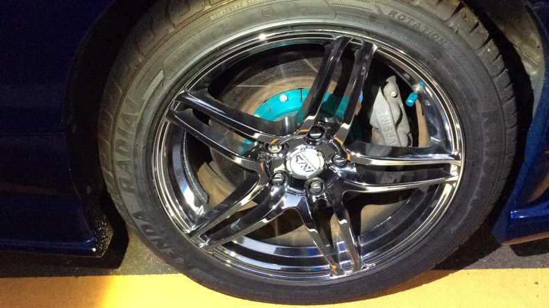 タイヤホイール前