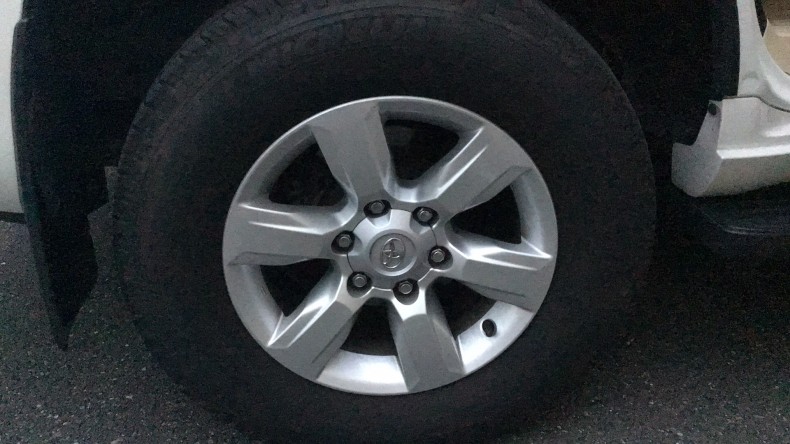 タイヤホイール前