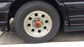 タイヤホイール前