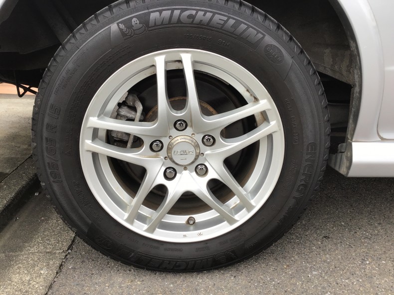 タイヤホイール前