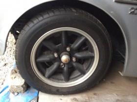 タイヤホイール前