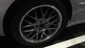 タイヤホイール前