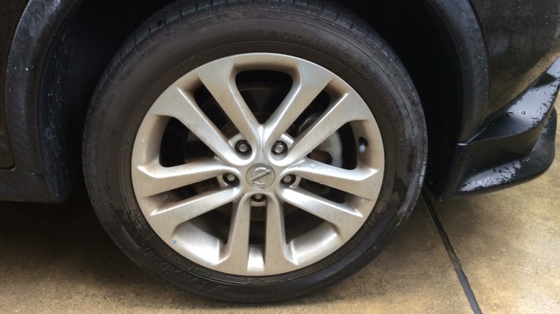 タイヤホイール前